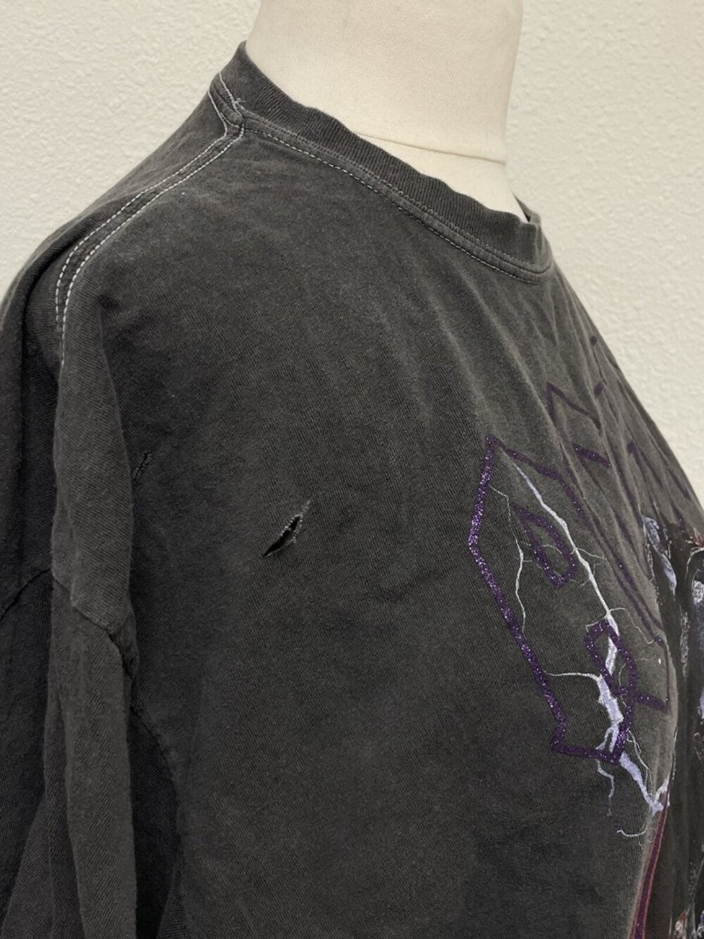 Urban Outfitters AC/DC Grey Distressed Glitter Cropped Oversized Graphic T-Shirt - Picture 5 of 8